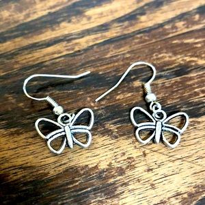 3/$15 • Silver Alloy Butterfly dangle earrings 🦋